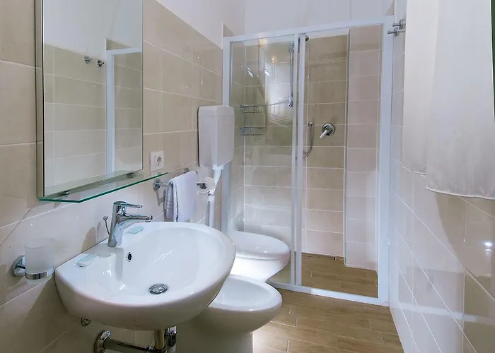 酒店 Miramare 卡托利卡